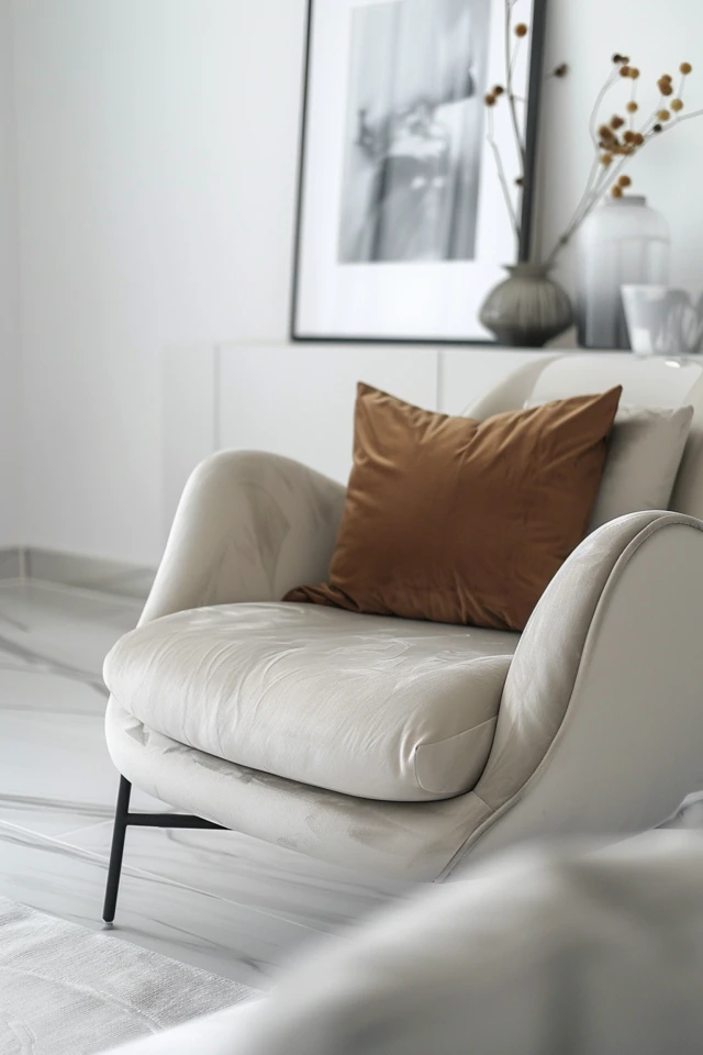 Minimalist Accent Chair: Perfect Blend of Form & Function