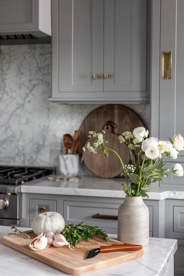 Creating a sleek and modern look with a grey glass tile backsplash
